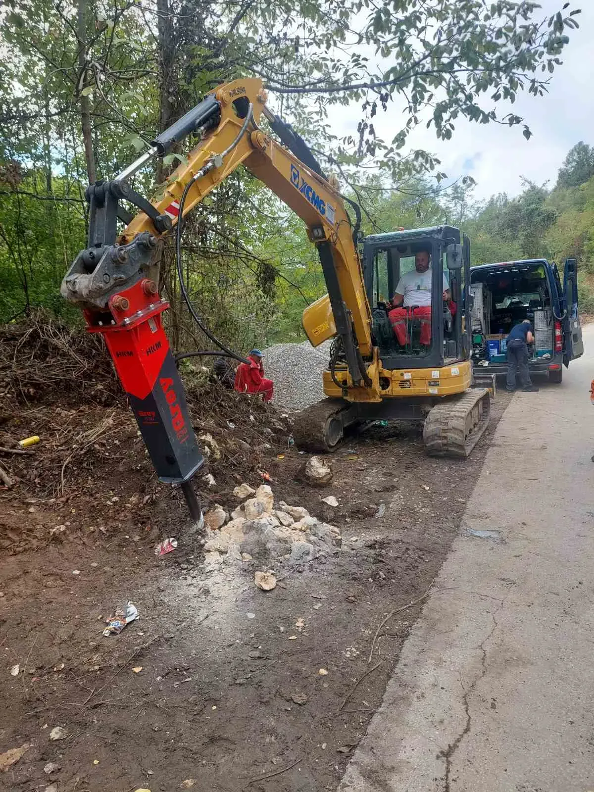 HKM Grey G30, HKM hydraulic breaker at work in the field
