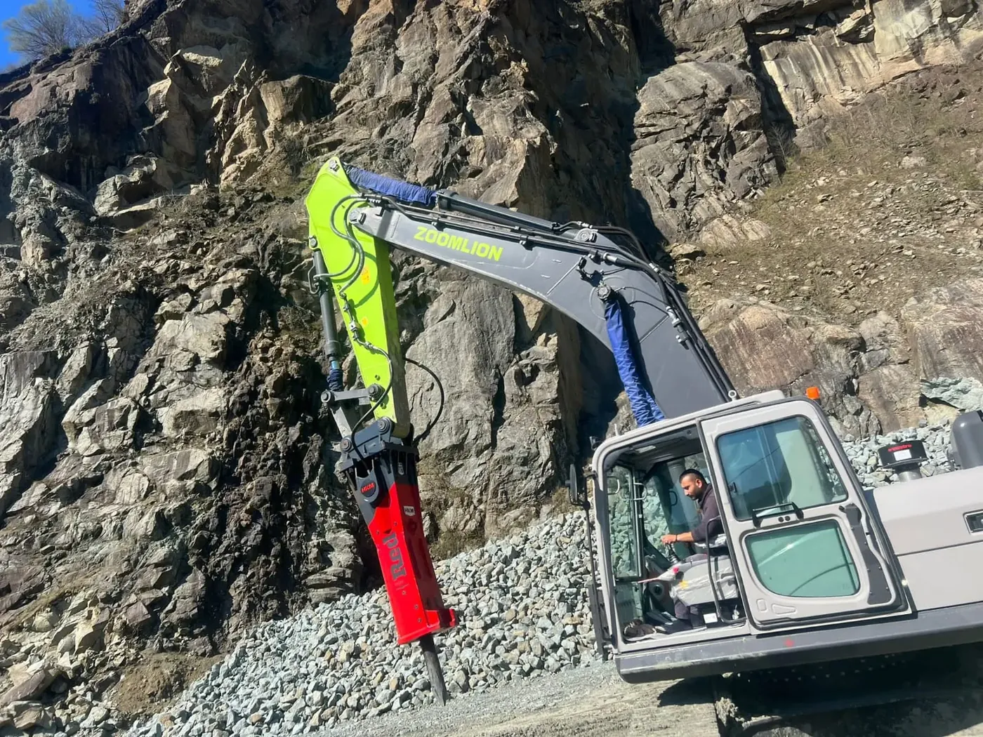HKM Red R250, HKM hydraulic breaker at work in the field