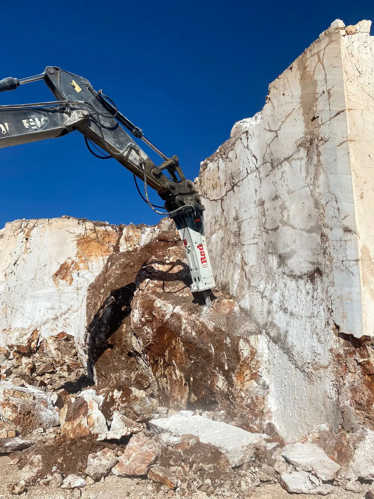 HKM Red R260, HKM hydraulic breaker at work in the field
